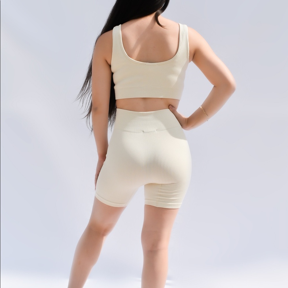 TWO PIECE SEAMLESS SET